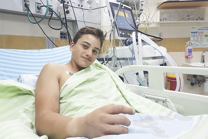 נחש צפע הכיש שני תלמידים מאותה כתה